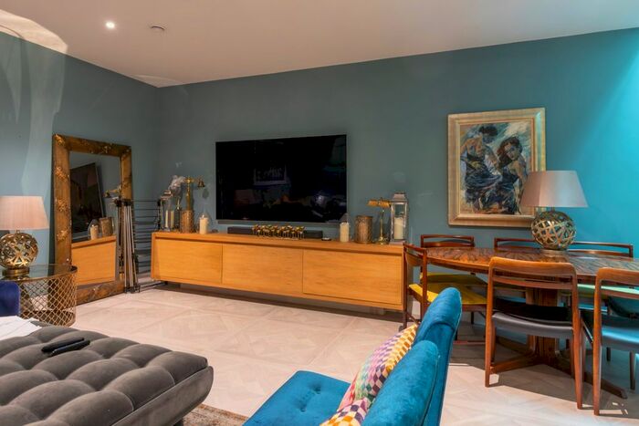 3 Bedroom Mews To Rent In Kensington Park Mews, Notting Hill, London, W11