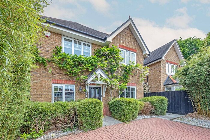 4 Bedroom Detached House To Rent In Oakhurst Close, Kingston Upon Thames, KT2
