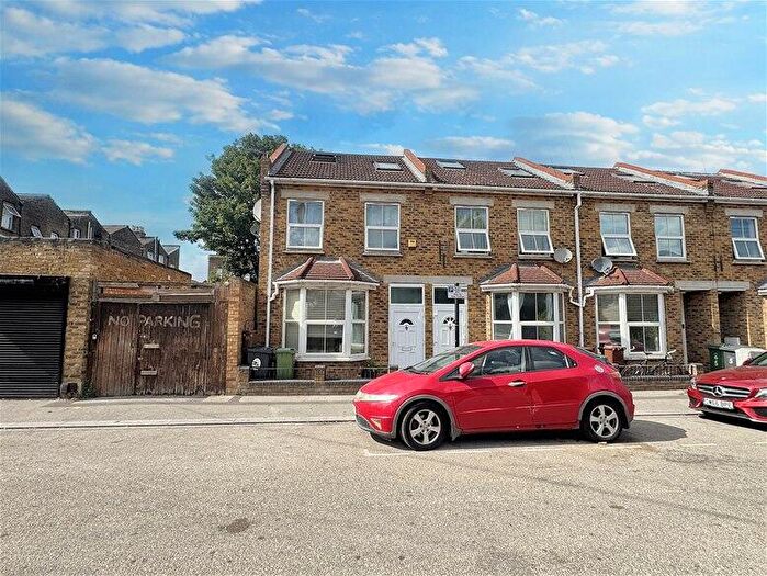 3 Bedroom House To Rent In Sidmouth Road, Leyton, E10