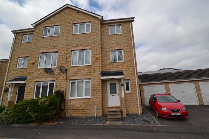4 Bedroom Semi Detached House For Sale In College Avenue, Lindley, HD3