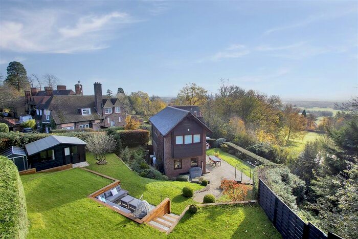 4 Bedroom Detached House For Sale In Froghole Lane, Edenbridge, TN8