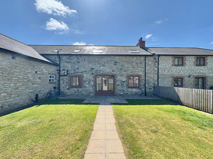 4 Bedroom Semi-Detached House To Rent In Great North Road North, Aberford, LS25