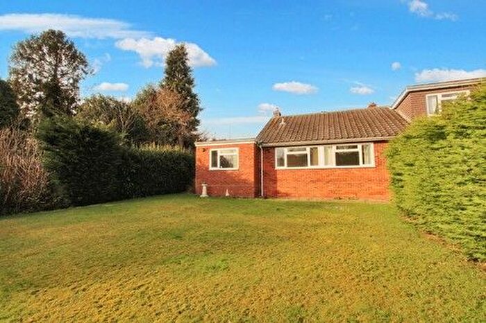 3 Bedroom Bungalow For Sale In Runsell View, Danbury, CM3
