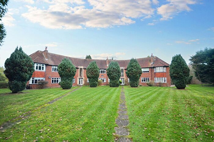 2 Bedroom Flat To Rent In St. Anthonys Court, Beaconsfield, HP9
