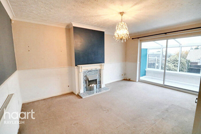 2 Bedroom Semi-Detached Bungalow For Sale In Lower Lambricks, Rayleigh, SS6