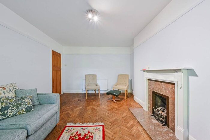 1 Bedroom Flat To Rent In X, Bloomsbury, London, WC1H