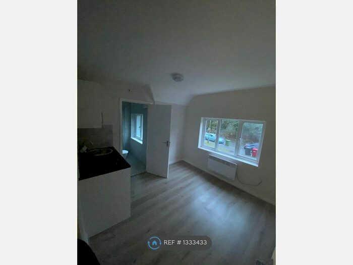 Studio To Rent In Old Bath Road, Colnbrook, Slough, SL3