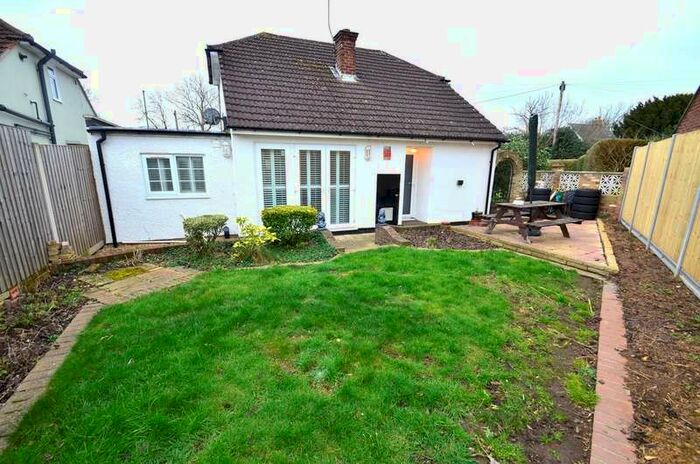 2 Bedroom Flat To Rent In Gibson Place, Stanwell, TW19