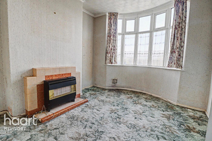 3 Bedroom Semi-Detached House For Sale In Brynglas Road, Newport, NP20