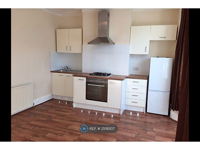 2 Bedroom Flat To Rent In First Floor, Tottenham, London, N17