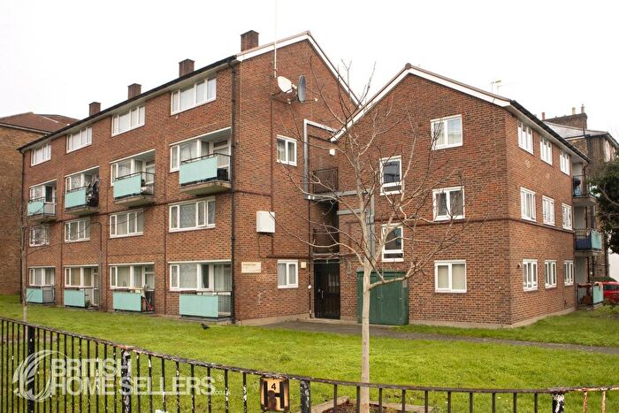 2 Bedroom Flat For Sale In Peveret Close, Woodland Road, London, N11