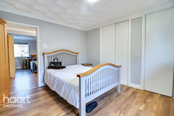 2 Bedroom Flat For Sale In Craylands Lane, Swanscombe, DA10