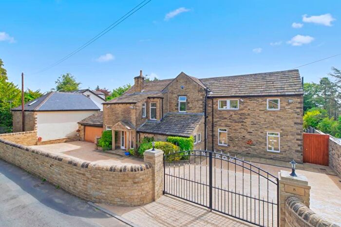 4 Bedroom Detached House For Sale In Glen Road, Eldwick, BD16
