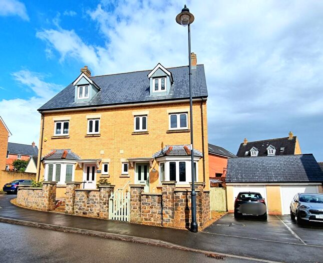 4 Bedroom Semi Detached House For Sale In Trem Gwlad Yr Haf, Coity, CF35