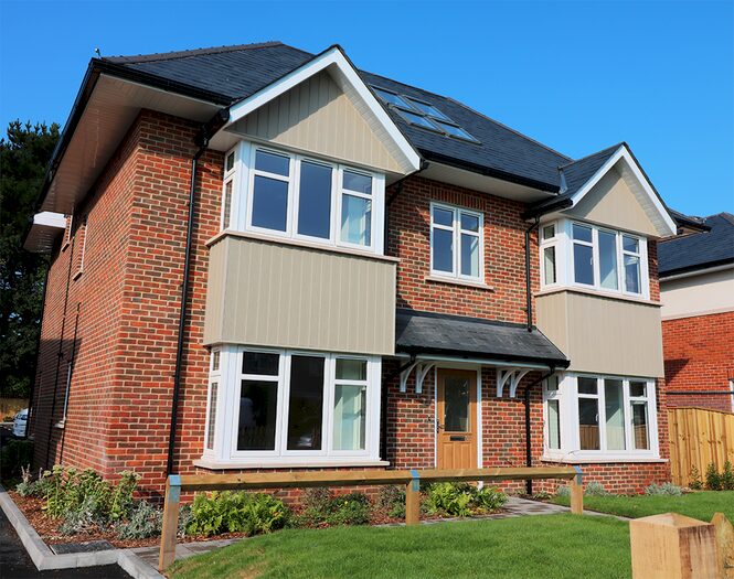 1 Bedroom Flat To Rent In Queen Katherine Road, Lymington, Hampshire, SO41