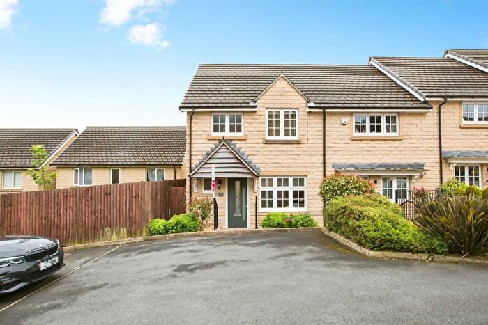 3 Bedroom End Of Terrace House For Sale In Manger Gardens, Halifax, HX2