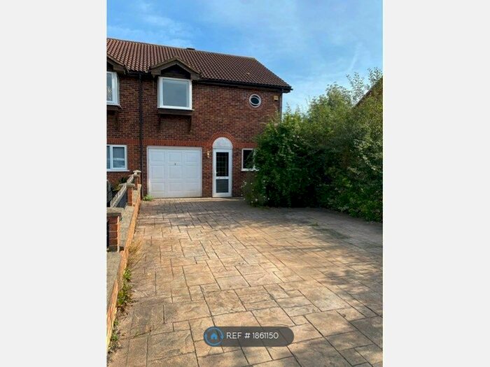 3 Bedroom End Of Terrace House To Rent In Melton Fields, Epsom, KT19