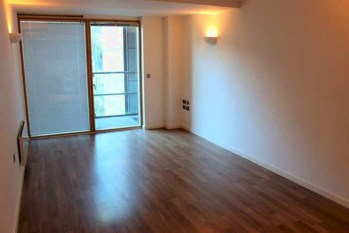 2 Bedroom Flat To Rent In Central Quarter, Wellington Street, Leeds, LS1