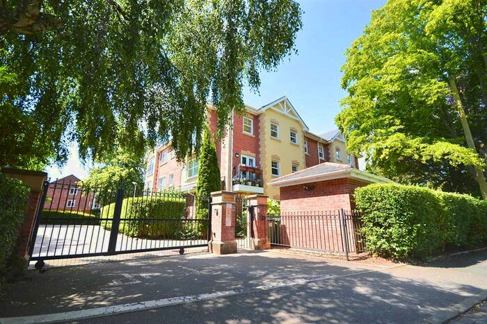 2 Bedroom Flat To Rent In Kings Road, Sale, M33