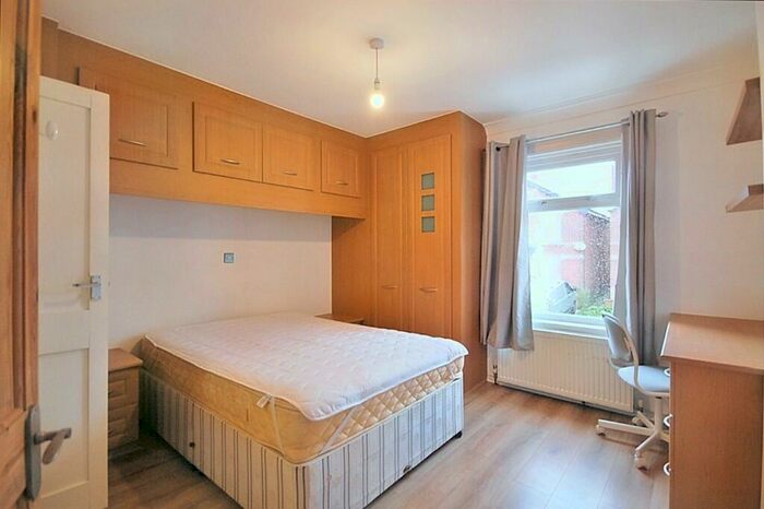 5 Bedroom Semi-Detached House To Rent In Harwich Road, Colchester, Essex, CO4