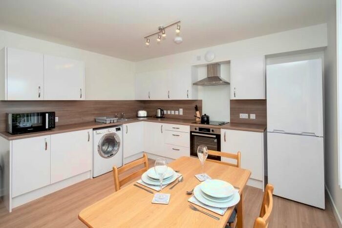 2 Bedroom Flat To Rent In Foresterhill Court, Burnside, Aberdeen AB25