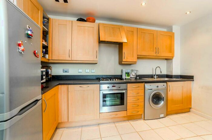 2 Bedroom Flat To Rent In Maitland Road, Stratford, London, E15