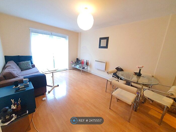 1 Bedroom Flat To Rent In Capulet Square, London, E3