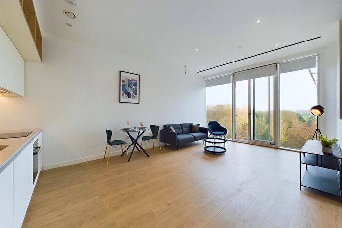 1 Bedroom Flat To Rent In Park View, London, TW8