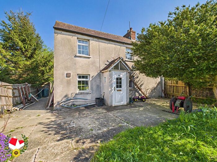 3 Bedroom Detached House For Sale In Cheltenham Road East, Gloucester, GL2
