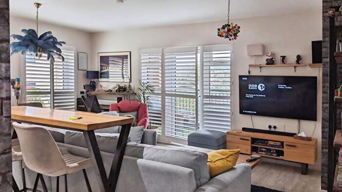 2 Bedroom Apartment To Rent In Thimble Crescent, Wallington, SM6