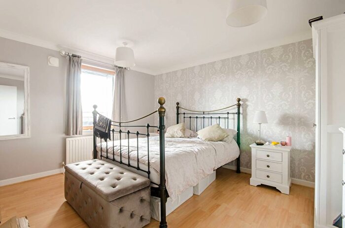 1 Bedroom Flat To Rent In Painter House, Sidney Street, Shadwell, London, E1