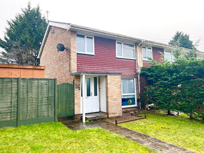 3 Bedroom End Of Terrace House For Sale In Elizabeth Gardens, Southampton, SO45