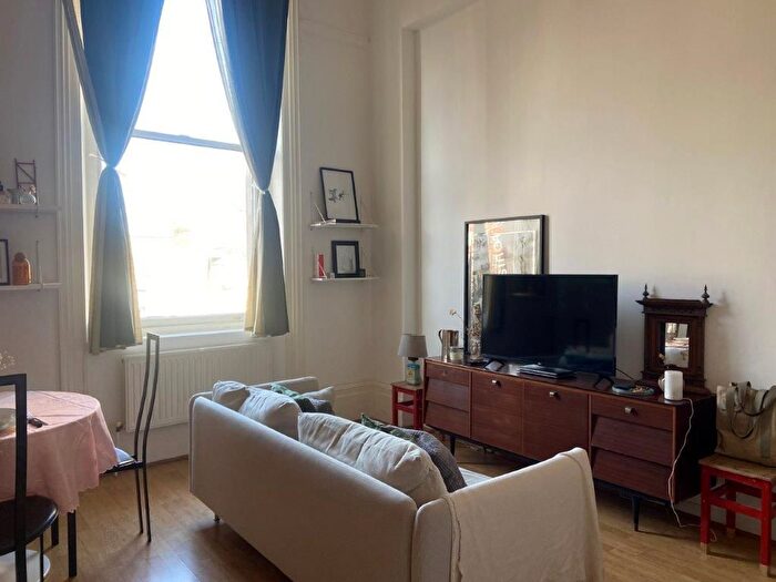 1 Bedroom Flat To Rent In Stoke Newington Road, Dalston, N16