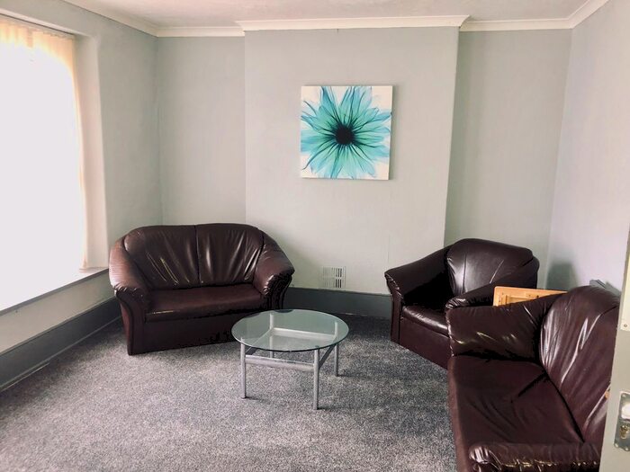 3 Bedroom Flat To Rent In Bryn Road, Swansea, SA2