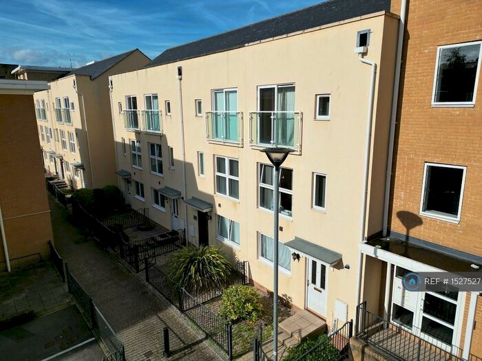 4 Bedroom Terraced House To Rent In Richmond Court, Exeter, EX4