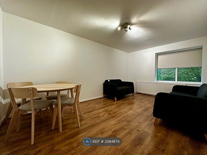 2 Bedroom Flat To Rent In Barker Drive, London, NW1