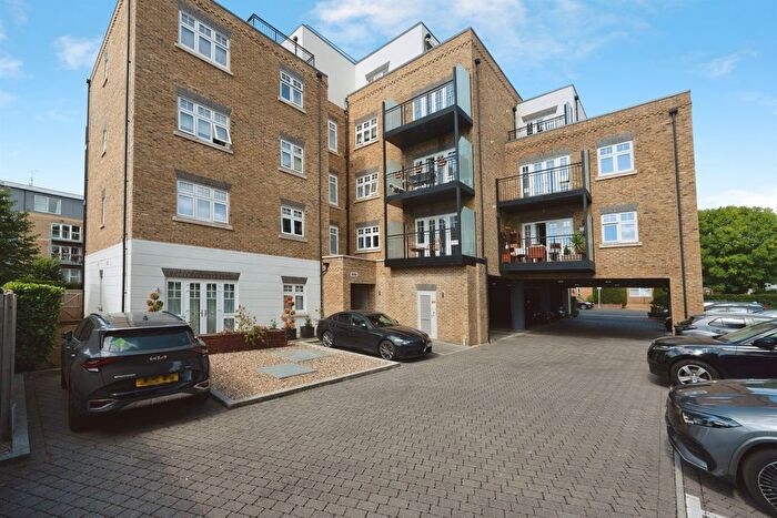 2 Bedroom Flat For Sale In High Street, Edgware, HA8