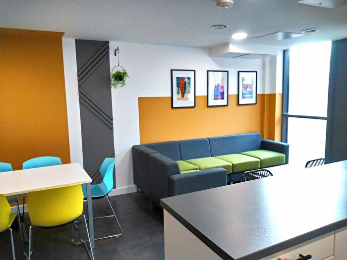 6 Bedroom Flat To Rent In - George Road, Five Ways, West Midlands, B15