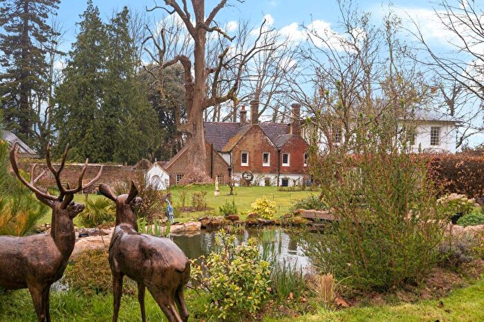 4 Bedroom Semi-Detached House For Sale In The Hollow, Washington, RH20