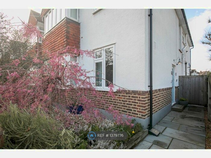 2 Bedroom Flat To Rent In Westbury Road, New Malden, KT3