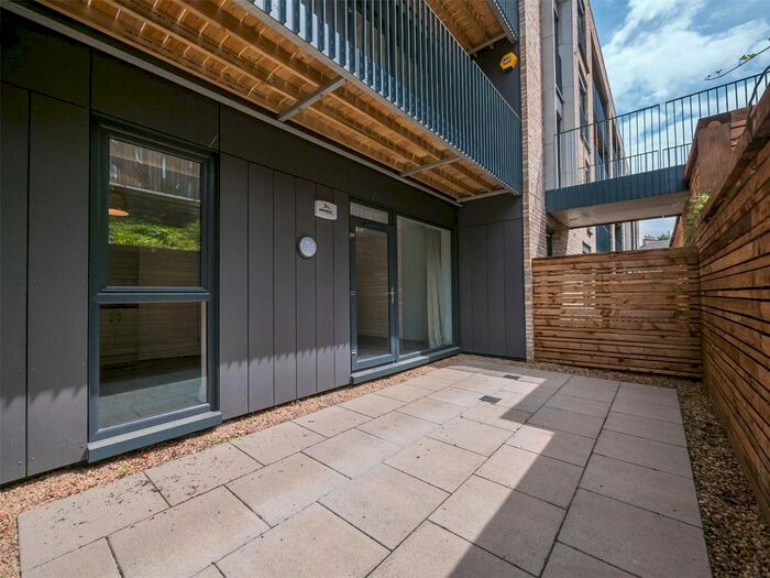 2 Bedroom Flat To Rent In Brunswick Road, Edinburgh, EH7