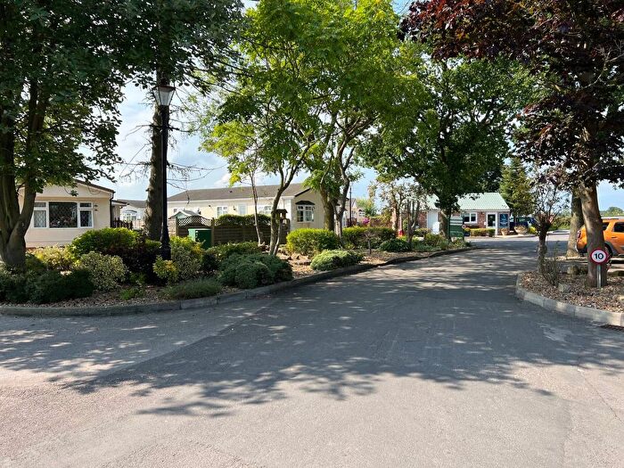2 Bedroom Park Home For Sale In Cundall Drive, Acaster Malbis, York, YO23
