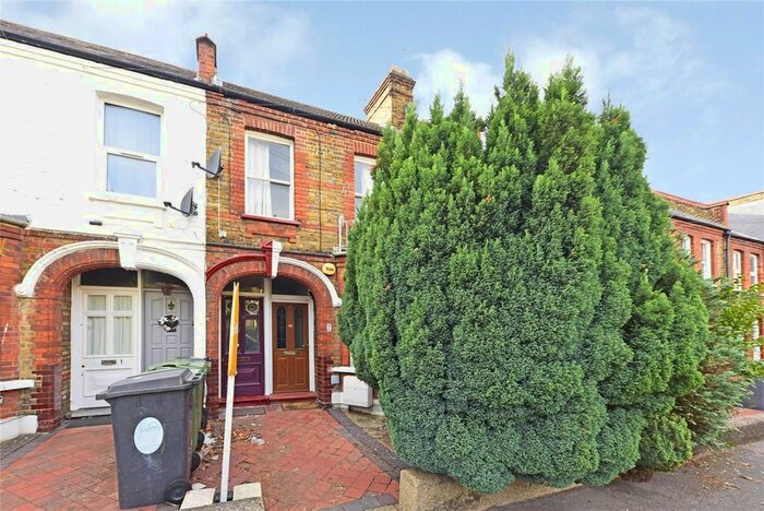 2 Bedroom Flat To Rent In Badlis Road, Walthamstow, London, E17