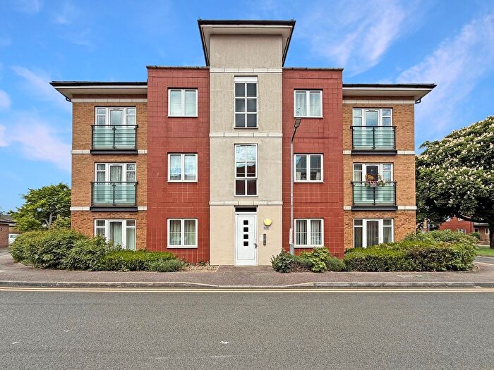 2 Bedroom Flat For Sale In The Parklands, Dunstable, LU5