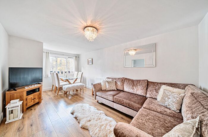 1 Bedroom Flat For Sale In Philips Close, Carshalton, SM5