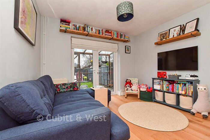 2 Bedroom Cottage For Sale In Downs Road, Sutton, Surrey, SM2