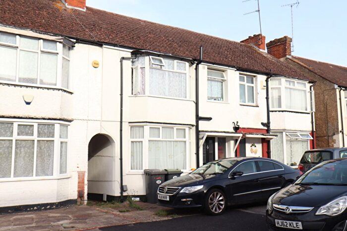 3 Bedroom Terraced House To Rent In Shelley Road, Luton, LU4