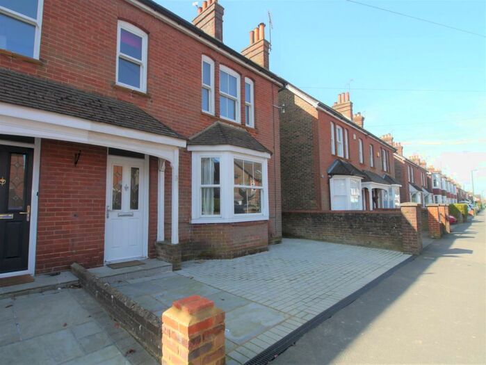 3 Bedroom Semi-Detached House To Rent In Kempshott Road, Horsham, RH12