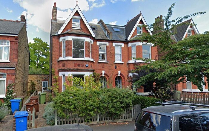 4 Bedroom Property To Rent In Winterbrook Road, London, SE24