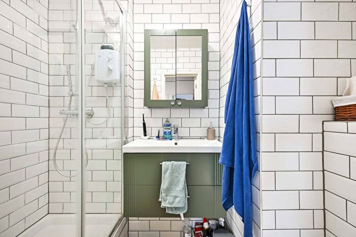 1 Bedroom Flat To Rent In Fontley Way, Roehampton, London, SW15